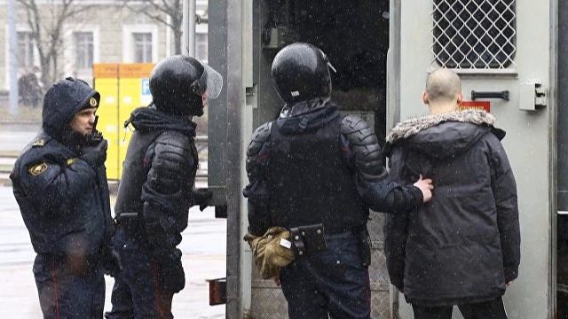 СМИ сообщили о задержании журналистов на акции в Минске