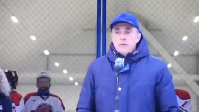 В Углегорске открыли крытый хоккейный корт — первый во всей области смотреть онлайн
