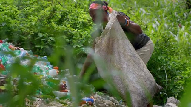 Turning plastic waste into new Original HP Ink Cartridges смотреть онлайн