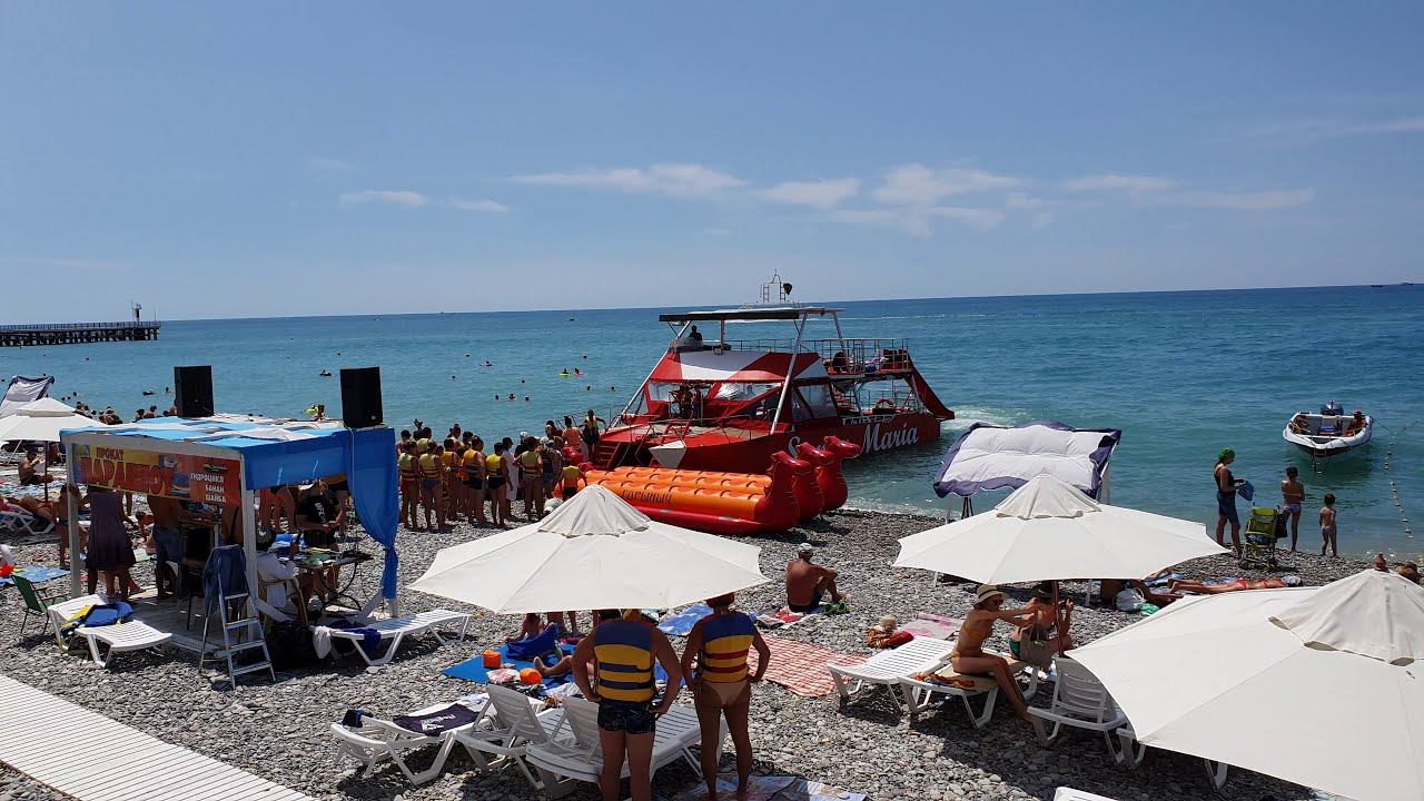 Сочи Лазаревское 14.07.2019 пляж лазурный в самом разгаре