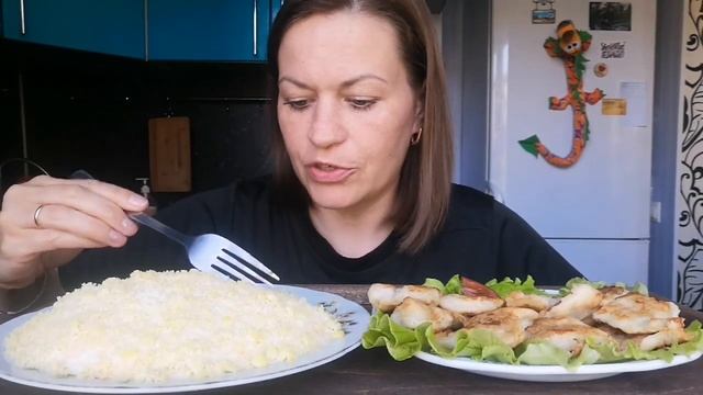 МУКБАНГ РЫБА В КЛЯРЕ/САЛАТ С КУРИЦЕЙ И ГРИБАМИ/MUKBANG HALK FAMILY ЕДА ОБЖОР смотреть онлайн