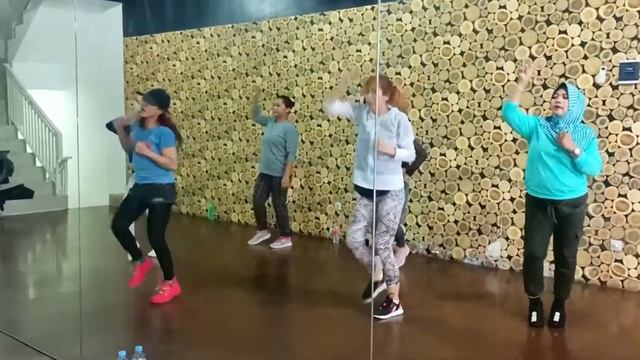 Mommae - {VOSTFR} Jay Park ft. Ugly Duck / FitDance by Uchie смотреть онлайн