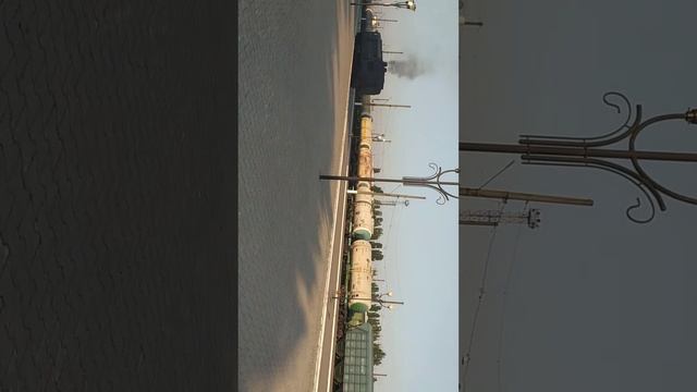 грузовой поезд и локомотив смотреть онлайн