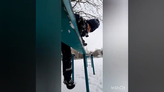 зимние развлечения. снег. полоса препятствий на кадетской школе. смотреть онлайн