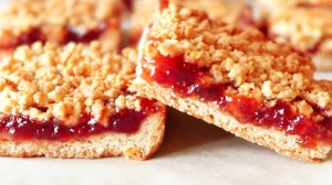 Постная выпечка: тертый пирог, без яиц и молока! Бысторо, просто и очень вкусно!