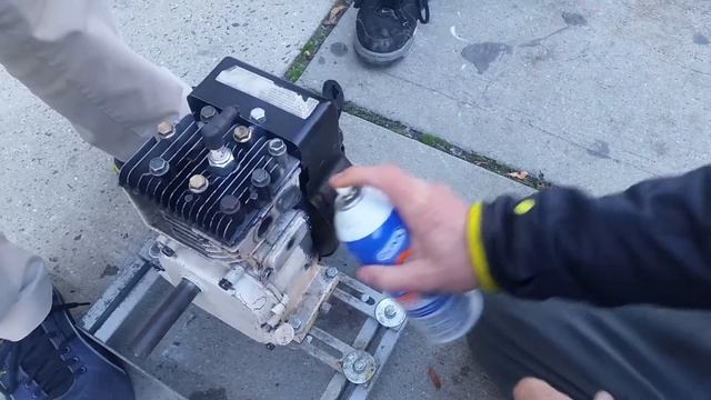 Mr.G's One Minute Video: Chlorinated vs Non- Chlorninted Carburetor Cleaner смотреть онлайн