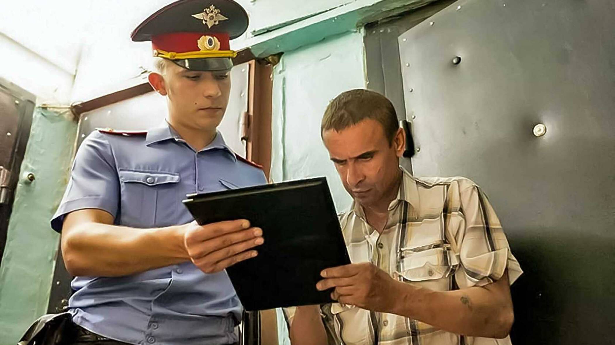 Дружите с соседями, а то в Налоговую сдадут смотреть онлайн