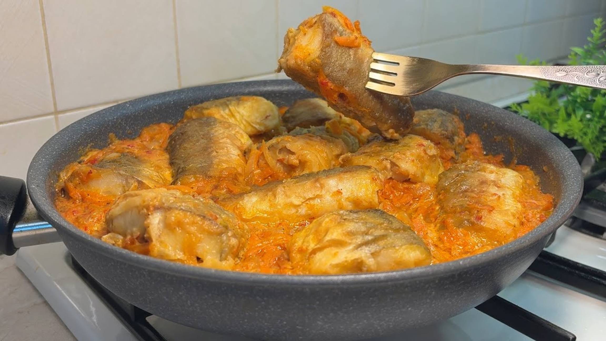 Готовлю рыбу по этому рецепту уже много лет! Секрет в подливе! Хек, минтай. смотреть онлайн