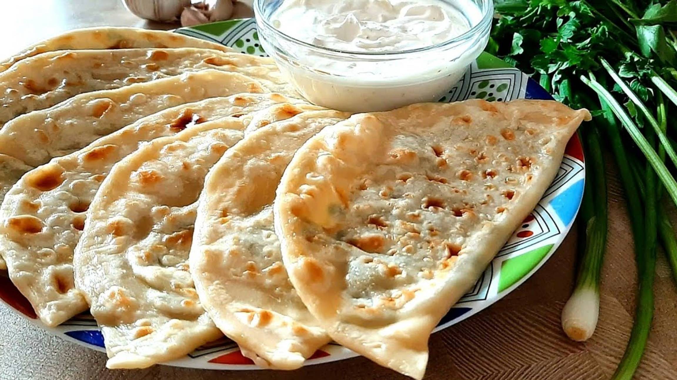 Мука + Вода и Зелень. Потрясающие Кутабы на сковороде! Лепешки с начинкой смотреть онлайн