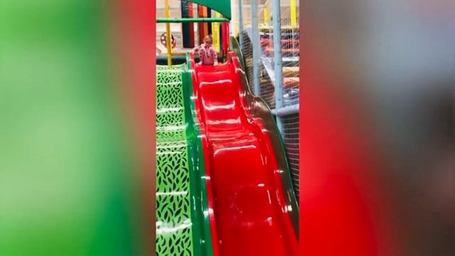ДА!!Уговорила маму, прокатиться на самой высокой горке/ весёлые выходные 🌈 смотреть онлайн
