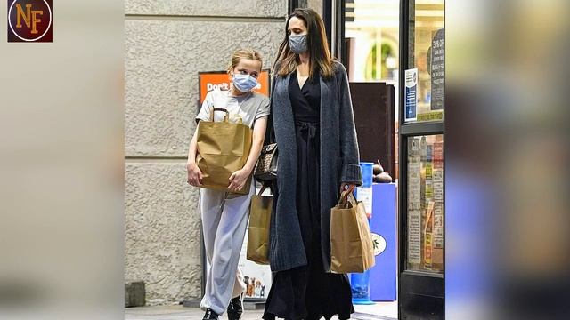 Adorable Vivienne Jolie-Pitt Looks Identical to Her Sister Shi, On Day Out With Twin Brother Knox смотреть онлайн
