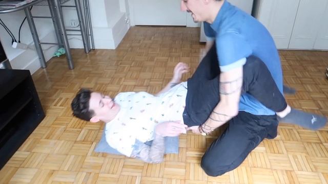 ON S'ESSAYE AU KAMASUTRA !! | Andrew & Aurore