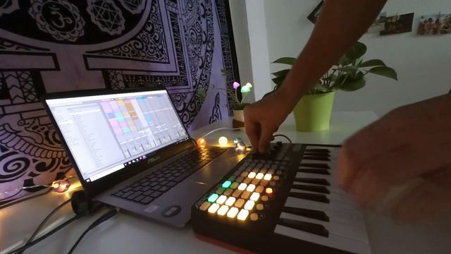 Akai Apc key 25 and Ableton Techno Liveset смотреть онлайн