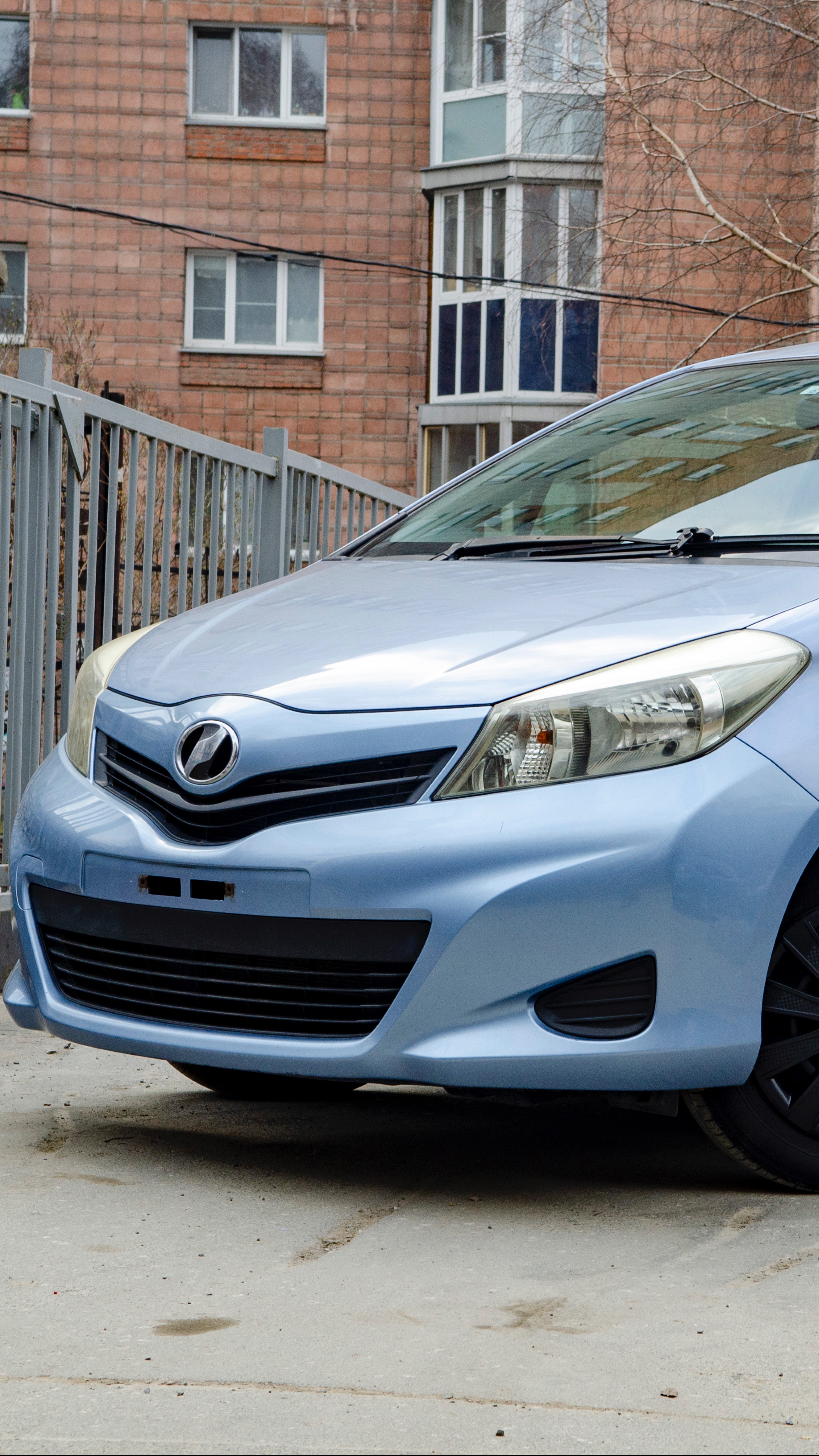 Toyota Vitz, 2012 год смотреть онлайн