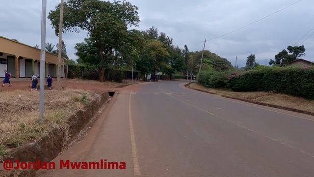 Watch the streets of this neighborhood in Moshi Kilimanjaro Tanzania смотреть онлайн