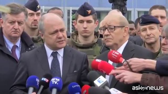 Francia, uomo ucciso all'aeroporto di Orly dopo furto di un'arma смотреть онлайн