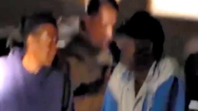 Deputy Points Weapon At Black Women While Searching Her Mouth For Crack Rocks смотреть онлайн