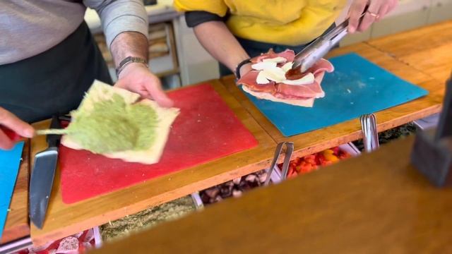 Lunch with Lombardi: Pino’s Sandwiches in Florence, Italy смотреть онлайн