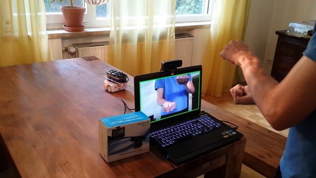 Intel RealSense camera controls a Thymio II robot with gestures (Deutsches Museum project) смотреть онлайн