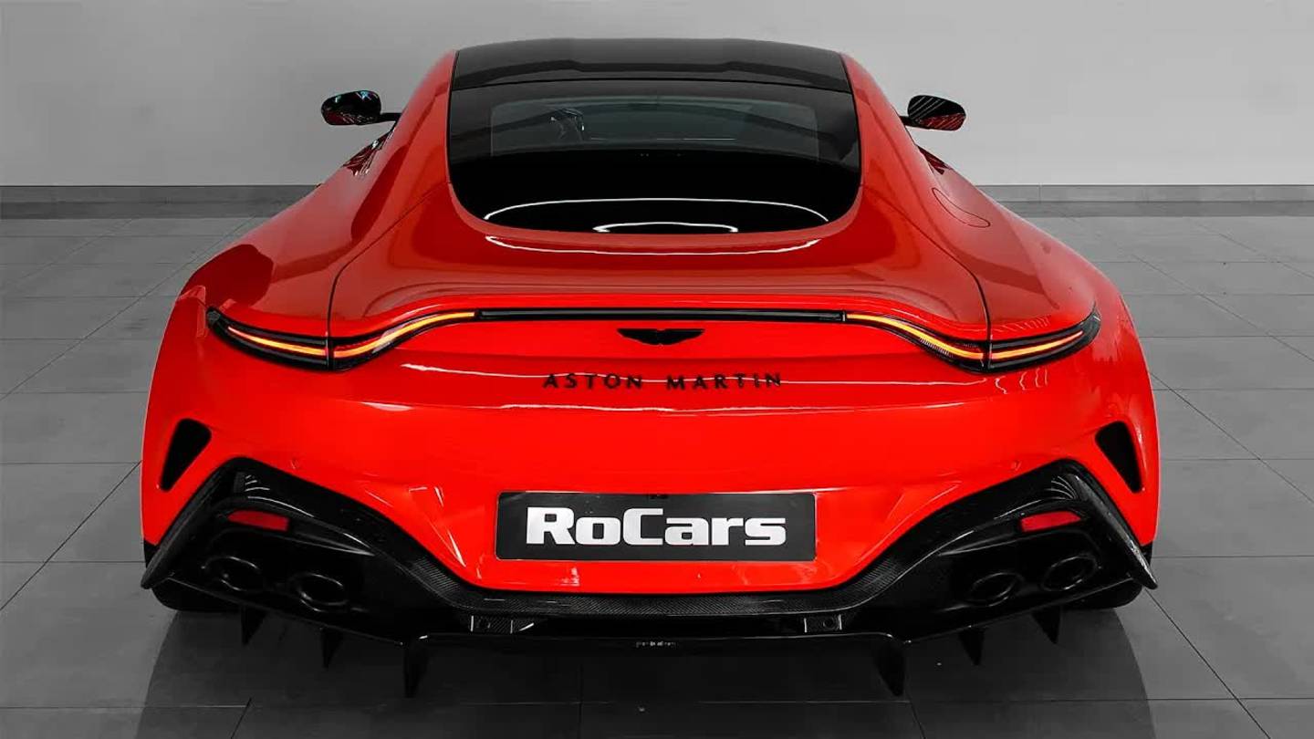 Aston Martin Vantage 2025: дикий обзор спорткара в деталях смотреть онлайн
