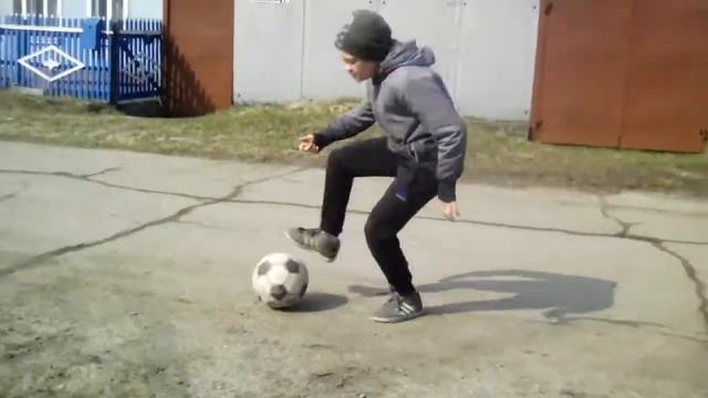 Финты которые я использую для игры в футбол⚽⚽⚽ смотреть онлайн