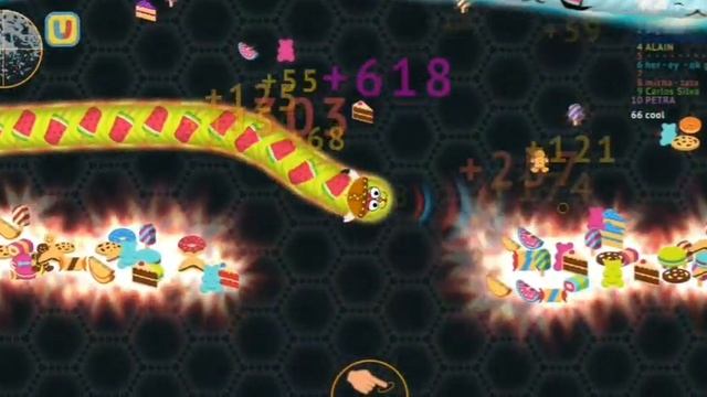 Змейка съедает кучу сладостей. Wormate.io. Snake eats a lot of sweets. смотреть онлайн