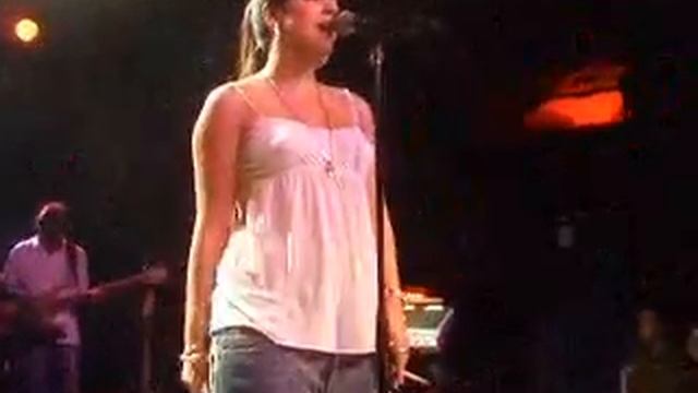 Lily Allen "Naive" cover @ Showbox in Seattle 3/26/07 смотреть онлайн