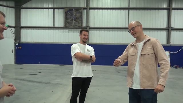 The Shmuseum's First YouTube Visitors! SeenThroughGlass and SupercarsofLondon | VLOG 3 смотреть онлайн