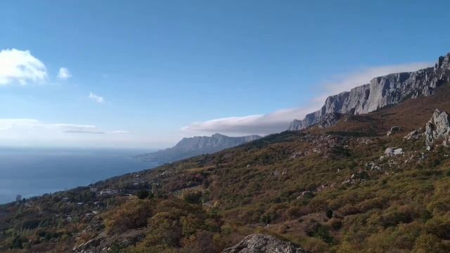 Панорама ЮБК с тропы Биюк-Исар смотреть онлайн