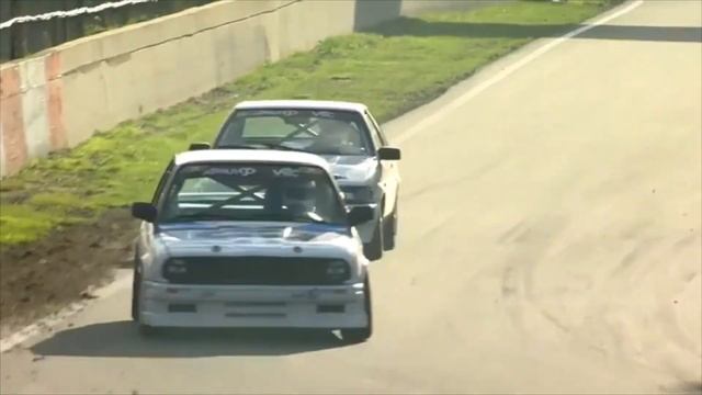 BMW E30 325i racecar vs Toyota Corolla AE86 Circuit zolder смотреть онлайн