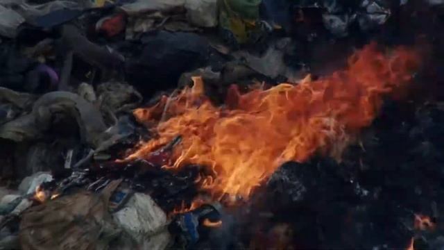 ГОРИТ МУСОР смотреть онлайн