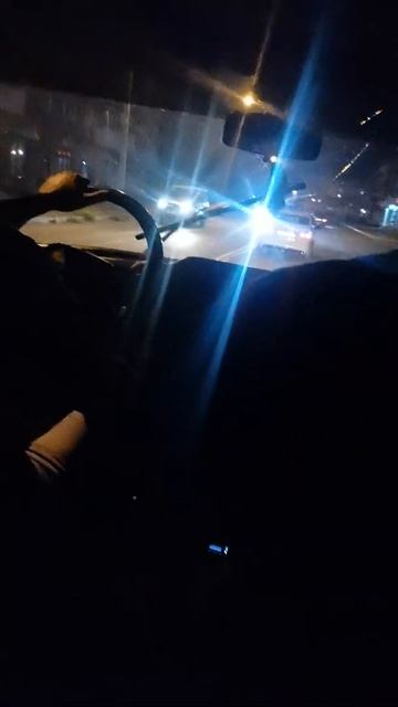 Двигаемся по городу на брутальном Уаз Хантер смотреть онлайн