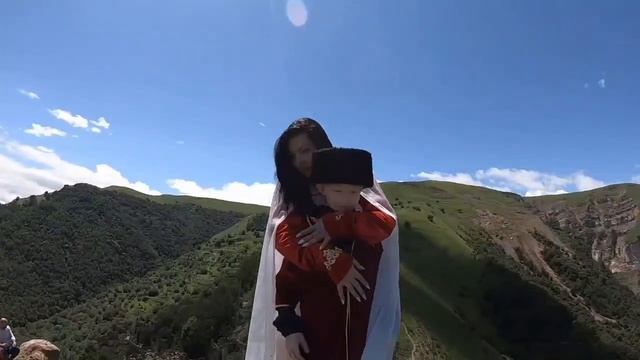 На вершине села Гамсутль. Мария и Макс 2024