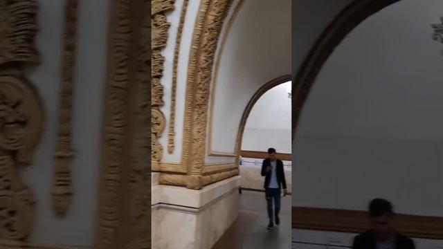 모스크바 키엡스카야 역사 전경(지하철 5호선 «Киевская» 5-й линии Московского метрополитена) смотреть онлайн