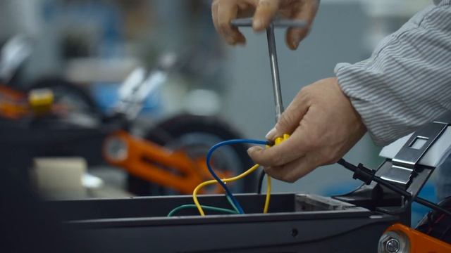 Birth of an INOKIM Electric Scooter - High Quality and Attention to Details смотреть онлайн