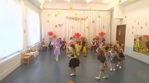 Танец пчел, бабочек и мошек.