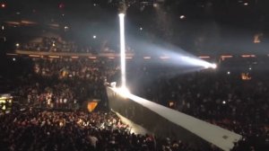 Kanye West - Coldest Winter (Live from The Yeezus Tour)