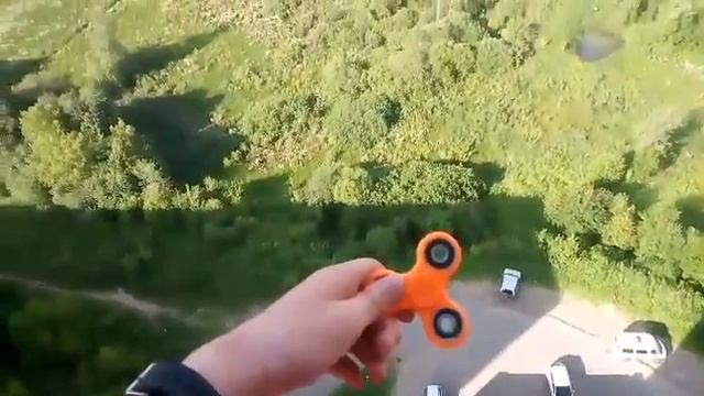 Кидаю спиннер с 17 ЭТАЖА. Сможет ли он в ыжить? смотреть онлайн