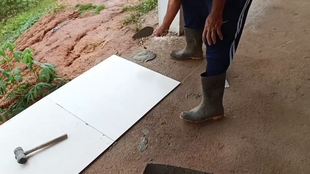 CHAMEI O PEDREIRO PARA BOTAR A CERÂMICA DOS ALPENDRES E BANHEIRO SOCIAL!!! смотреть онлайн