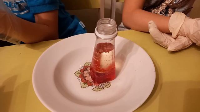 Цветная лава. Химический опыт смотреть онлайн