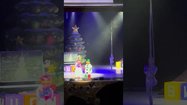 Цирковое шоу «ШКОЛА СНЕГОВИКОВ» 09.01.2022. 15:00 - ИСТОРИЯ ОБ ОСОБЕННОЙ СНЕЖИНКЕ смотреть онлайн