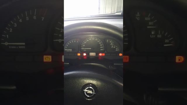 problem z odpaleniem Vectra B смотреть онлайн