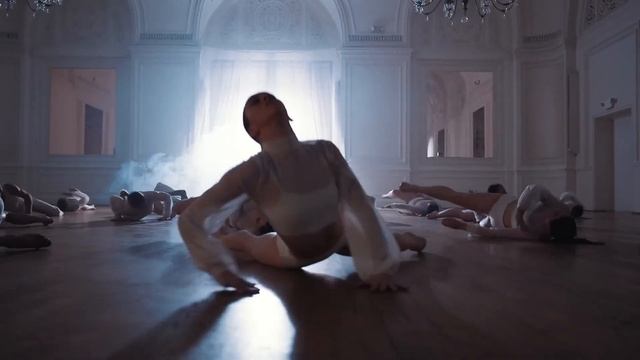 For this stunning dance, I've created the accompanying music using this instrumental piece. смотреть онлайн