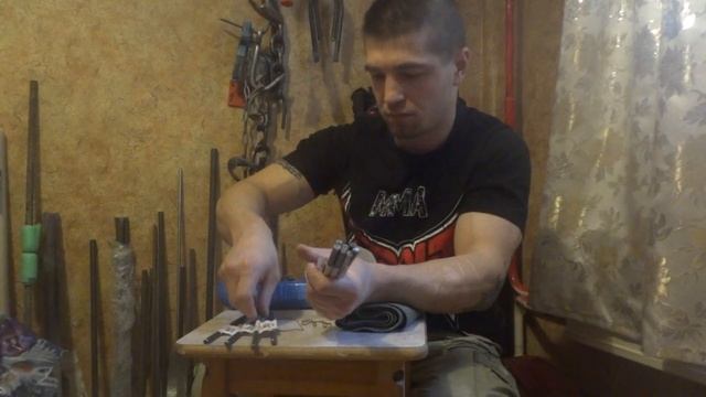 Декабрьская посылка от Iron Grip смотреть онлайн