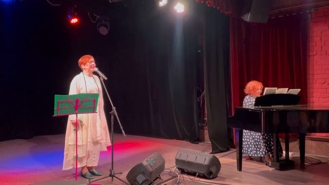 Александр Вертинский «Чужие города « Исполняет Алина Ивах . Партия фортепиано Мария Натоцинская смотреть онлайн