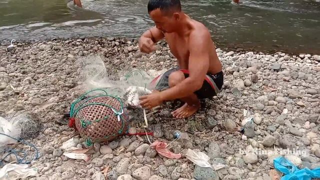 Fishing Net Video - Traditional Net Fishing Village in River With Beautiful Natural (Part 22 ) смотреть онлайн