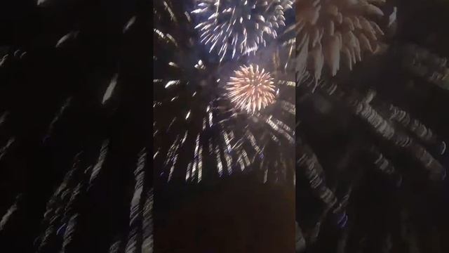 Салют в парке Горького. Новый 2017 год смотреть онлайн