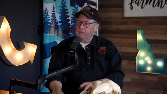 I Was Viciously Attacked By an Alaskan Grizzly Bear - Brent Hudson Details How He Escaped Death смотреть онлайн