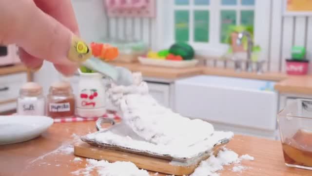 МИНИ-КУХНЯ 🍽🍳/ЖАРЮ РЫБУ 🐟🐡🐠 смотреть онлайн