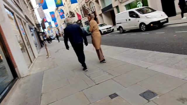 Stylish and fashionable images of clothes on the streets of London. Street style. смотреть онлайн